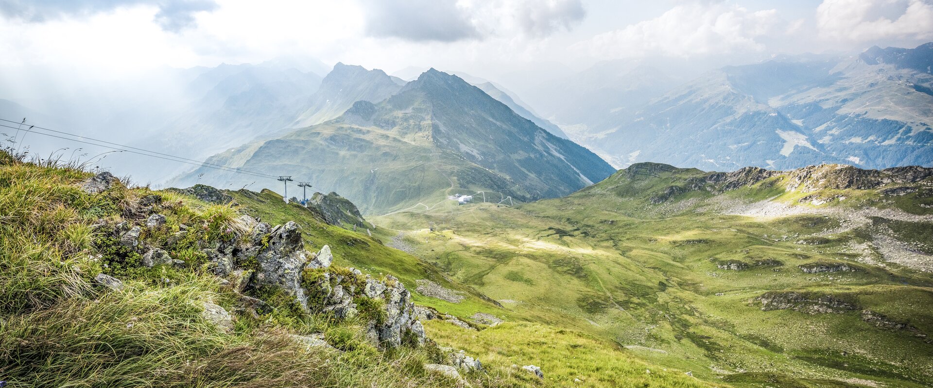 Hochalpila - Silvretta Montafon | © Silvretta Montafon - Marcel Mehrling grün bewachsener Berghang in der Silvretta Montafon | © Silvretta Montafon - Marcel Mehrling