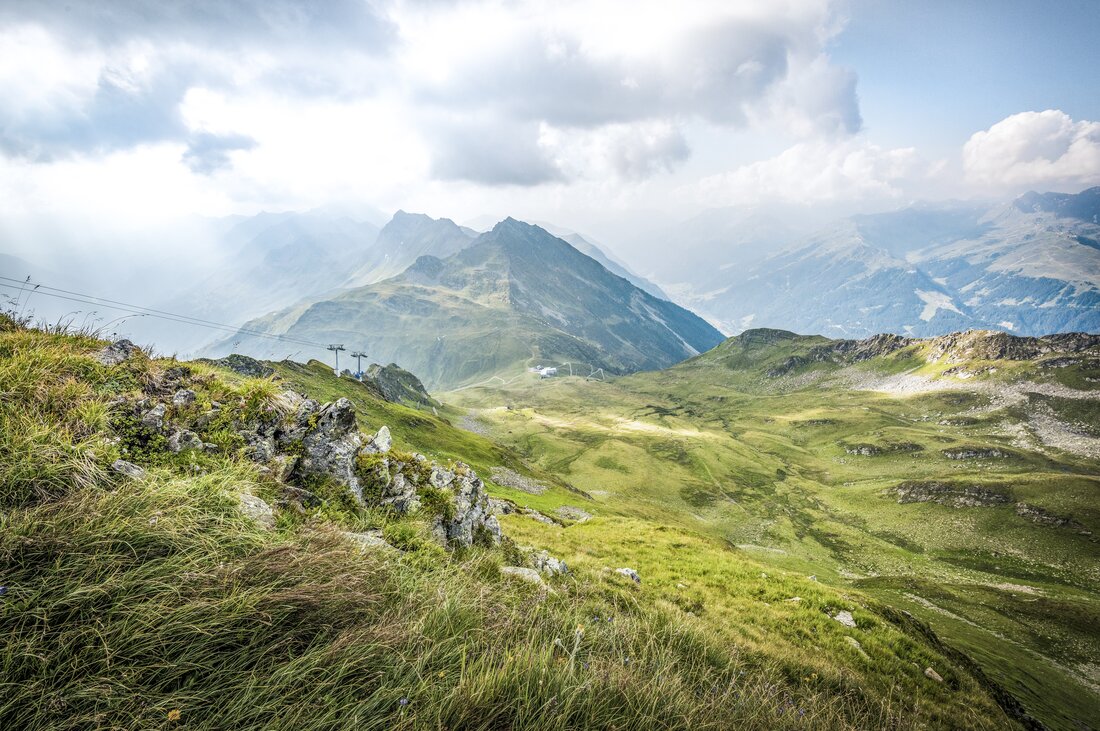 grün bewachsener Berghang in der Silvretta Montafon  | © Silvretta Montafon - Marcel Mehrling