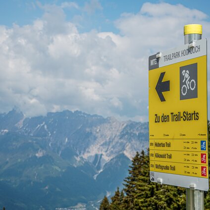 Wegeschild zu den drei verschiedenen Trailrouten im Bikepark am Hochjoch in der Silvretta Montafon. | © Silvretta Montafon - Vanessa Strauch