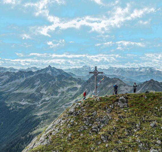 Gipfel von der Ferne am Klettersteig Hochjoch in der Silvretta Montafon. | © Silvretta Montafon - Vanessa Strauch