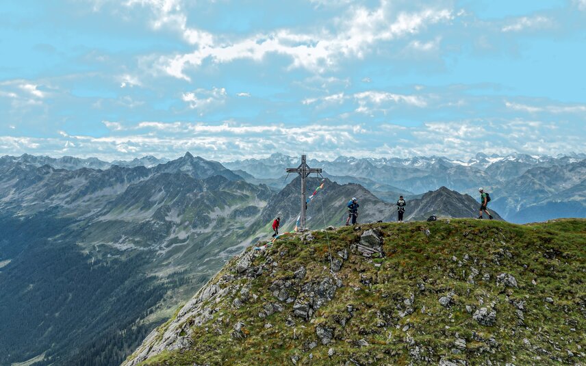 Gipfel von der Ferne am Klettersteig Hochjoch in der Silvretta Montafon. | © Silvretta Montafon - Vanessa Strauch