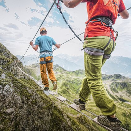 Zwei Kletterer am Klettersteig Hochjoch in der Silvretta Montafon. | © Silvretta Montafon - Stefan Kothner