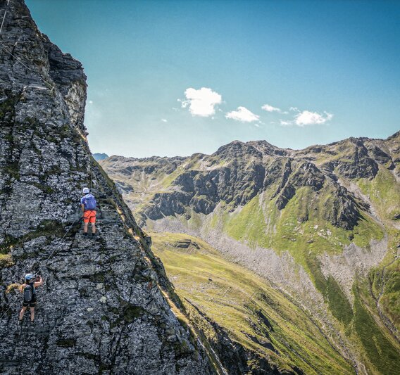 Ein Kletterer in der Wand am Klettersteig in der Silvretta Montafon. | © Silvretta Montafon - Vanessa Strauch
