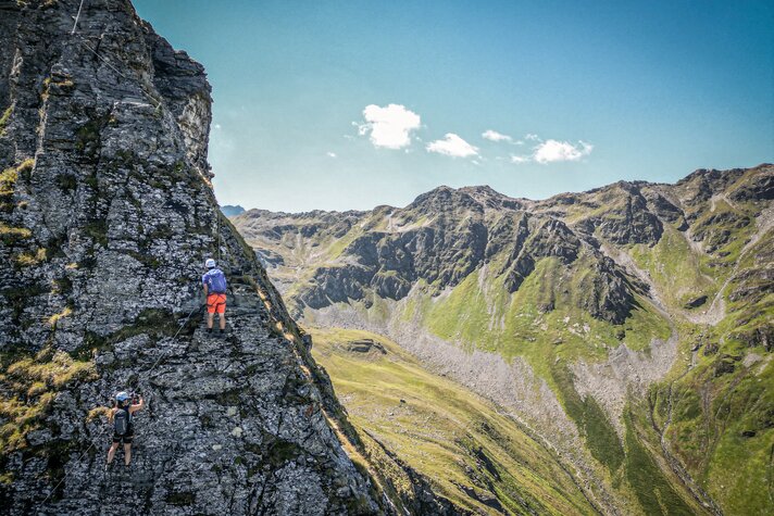 Ein Kletterer in der Wand am Klettersteig in der Silvretta Montafon. | © Silvretta Montafon - Vanessa Strauch