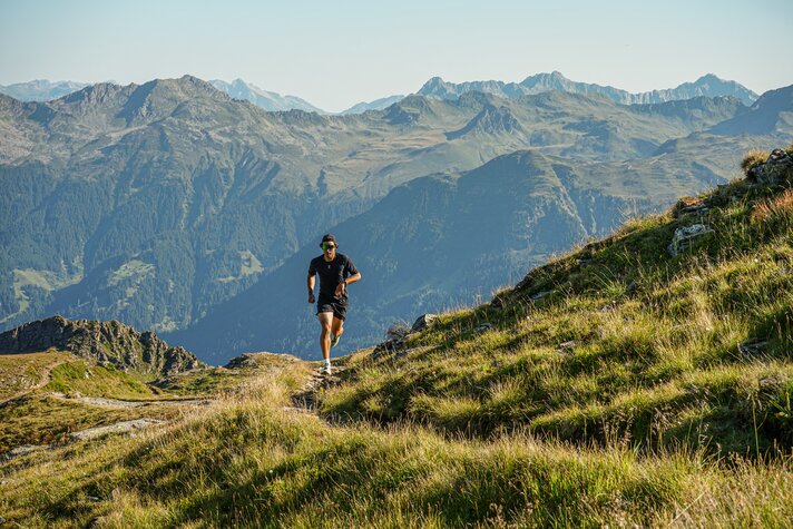 Ein Trailrunner in der Silvretta Montafon  | © Silvretta Montafon - Vanessa Strauch 