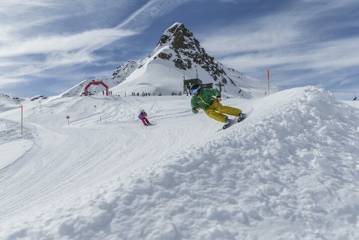  Zwei Männer fahren auf den Ski im Freeride Cross in der Silvretta Montafon | © Silvretta Montafon - Martin Erd