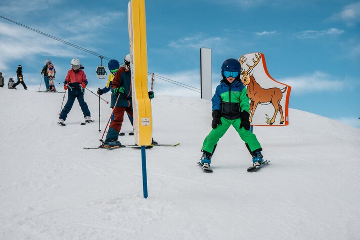 Eine Junge beim Pflugfahren in die Monto Lux Cross Strecke am Hochjoch in der Silvretta Montafon. | © vanessa Strauch - Silvretta Montafon