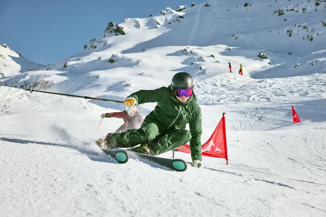 Zwei Skifahrer auf der Piste im Race Cross in der Silvretta Montafon. | © Silvretta Montafon - Stefan Kothner