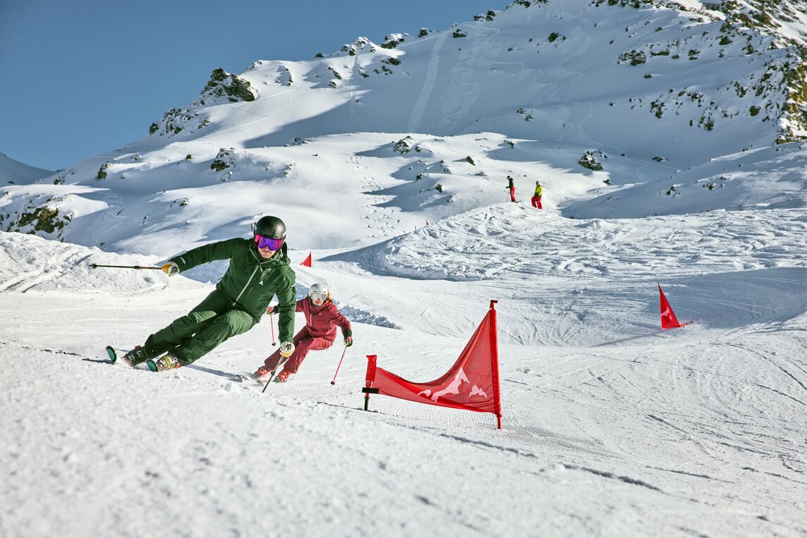 Zwei Skifahrer auf der Piste im Race Cross in der Silvretta Montafon. | © Silvretta Montafon - Stefan Kothner
