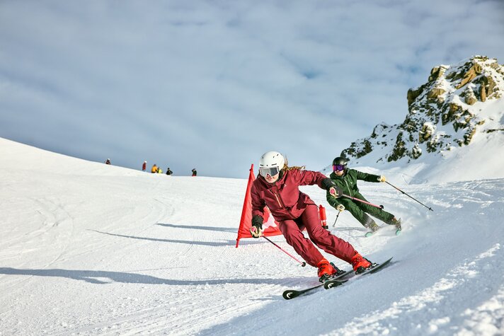 Zwei sportliche Skifahrer auf der Piste im Race Cross in der Silvretta Montafon. | © Silvretta Montafon - Stefan Kothner