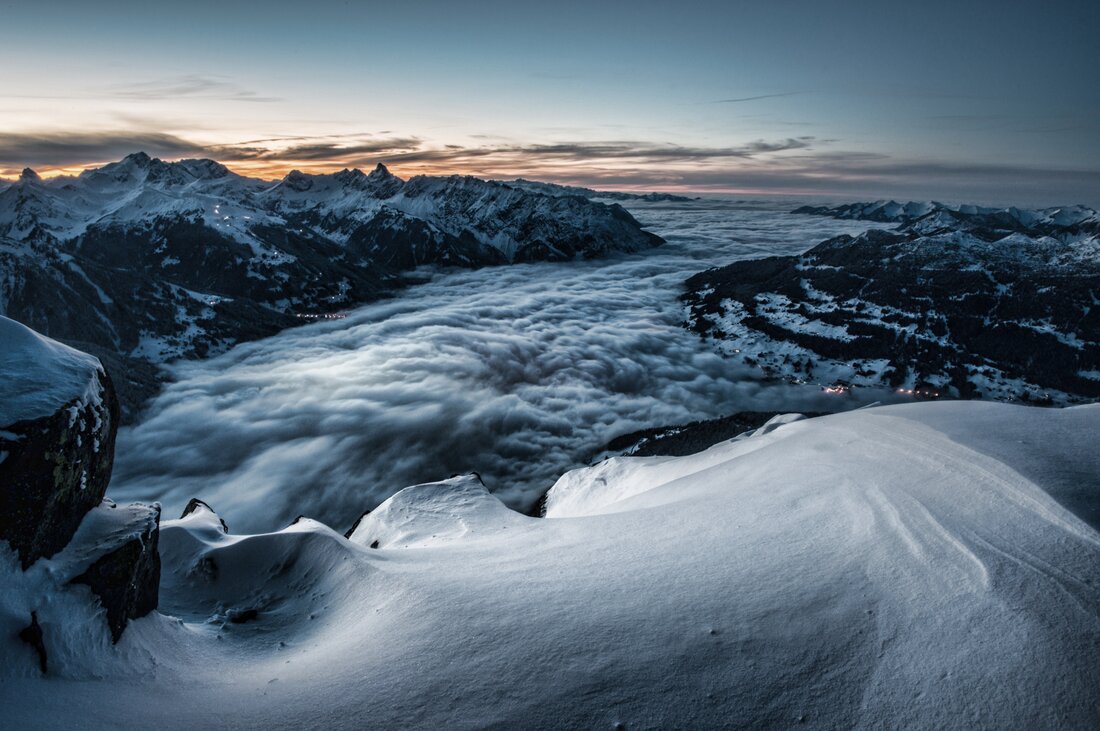 Schneelandschaft am Abend mit Blick über das ganze Montafon | © Silvretta Montafon - Daniel Hug