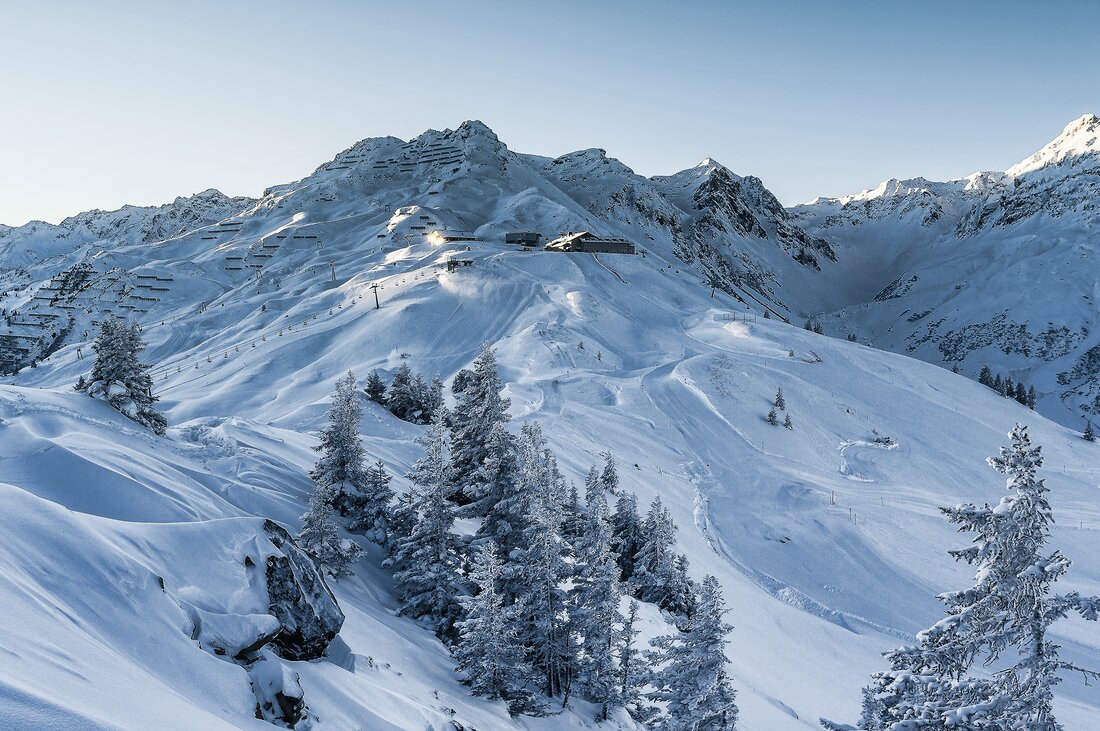 Blick auf die Nova Stoba im Winter mit Skipisten und viel Schnee | © Silvretta Montafon - Stefan Kothner