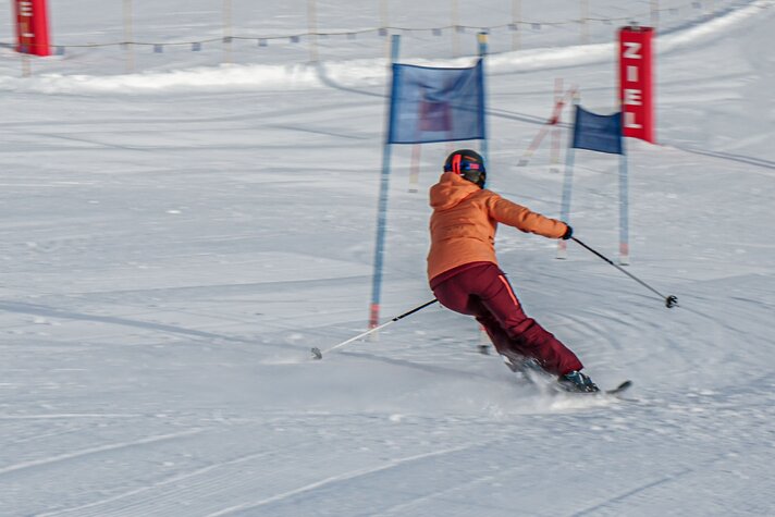 Eine Skifahrerin beim Parallel-Slalom in der Race Area in der Silvretta Montafon. | © Silvretta Montafon - Vanessa Strauch