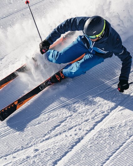 Ein Skifahrer auf der Piste von oben. | © Silvretta Montafon - Schöffel