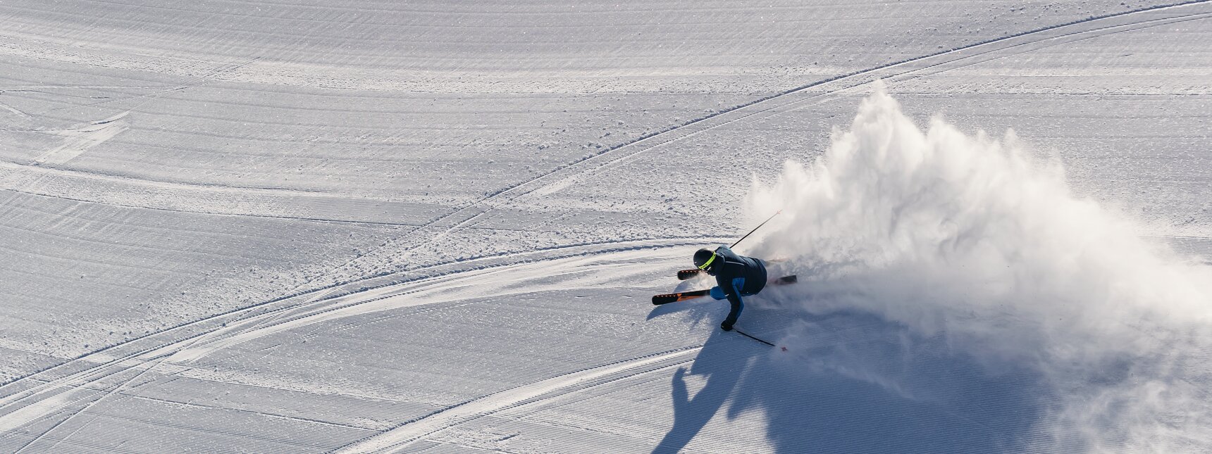 Ansicht eines Skifahrers auf der Piste von oben. | © Silvretta Montafon - Schöffel