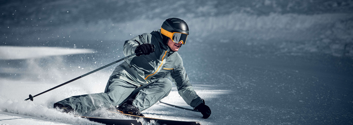 Eine sportlicher Skifahrer auf der Piste in der Silvretta Montafon. | © Silvretta Montafon - Redster Cloud