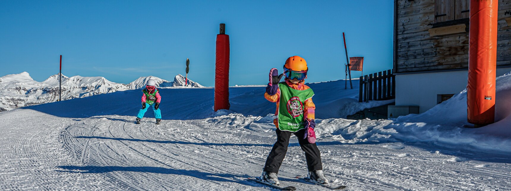 Zwei Kinder auf den Ski beim Skikurs in der Silvretta Montafon | © Silvretta Montafon - Vanessa Strauch