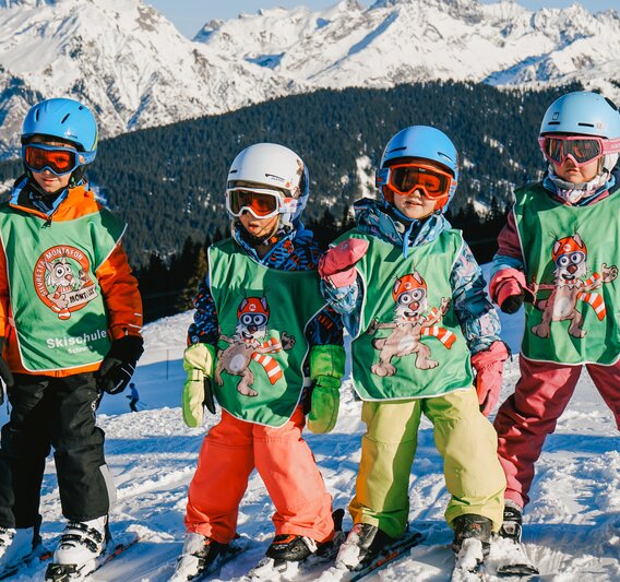 Viele Kinder beim Skikurs im Kinderland in der Silvretta  Montafon. | © Silvretta Montafon - Vanessa Strauch