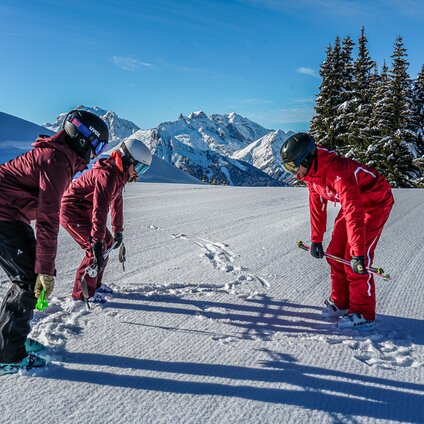 Aufwärmen beim Erwachsenen-Skikurs in der Silvretta Montafon. | © Silvretta Montafon - Vanessa Strauch