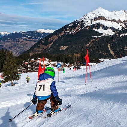 Eine Kind beim Skirennen in der Silvretta Montafon. | © Skischule St. Gallenkirch - Viola Schwigon