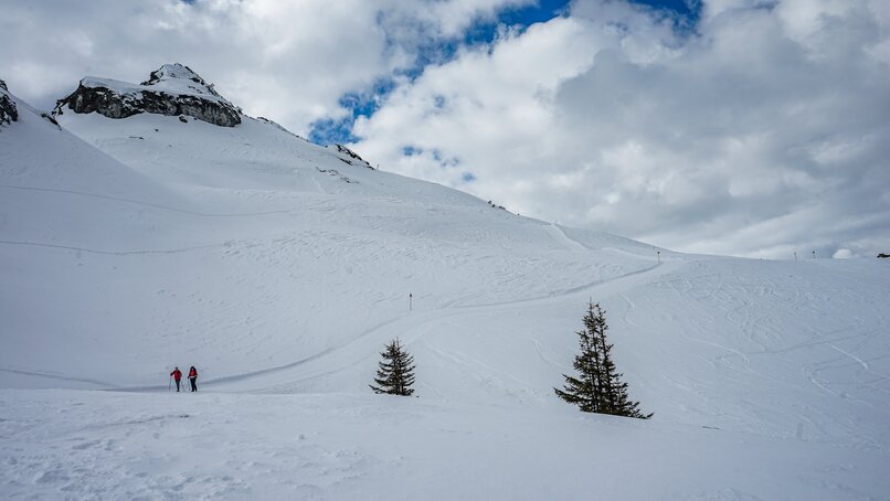 Verschneiter Winterwanderweg in den Bergen der Silvretta Montafon. | © Silvretta Montafon - Vanessa Strauch