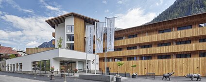 Sporthotel Silvretta Montafon im Sommer Hotel Außen Ansicht  | © Silvretta Montafon 