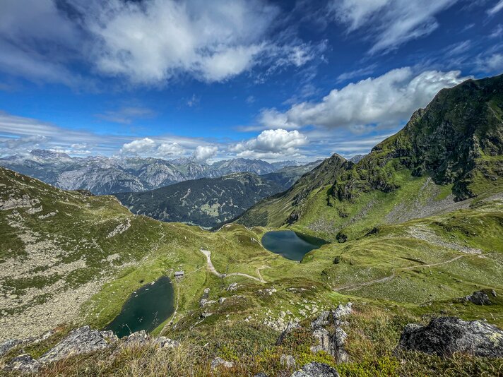 Bergsee am Hochjoch mit Bergpanorama | © Silvretta Montafon - Vanessa Strauch