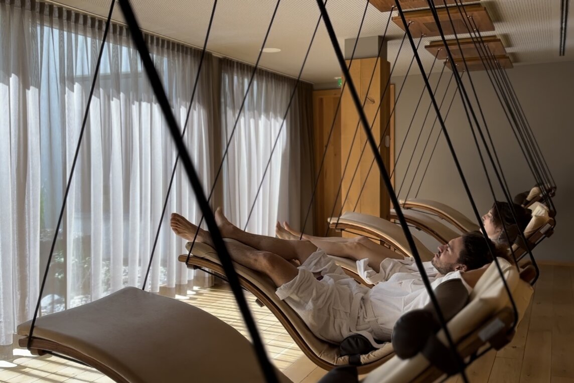 Ruheräume im Sporthotel | © Silvretta Montafon - Mara Baues Paar entspannt in den Ruheräumen des Sporthotels | © Silvretta Montafon - Mara Baues